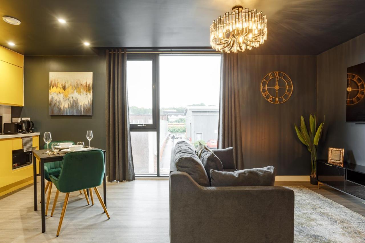 Opulence In Apartment *